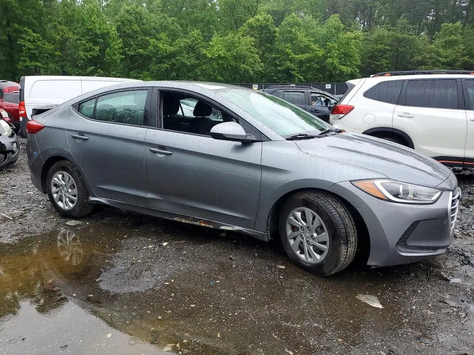 2018 HYUNDAI ELANTRA SE  