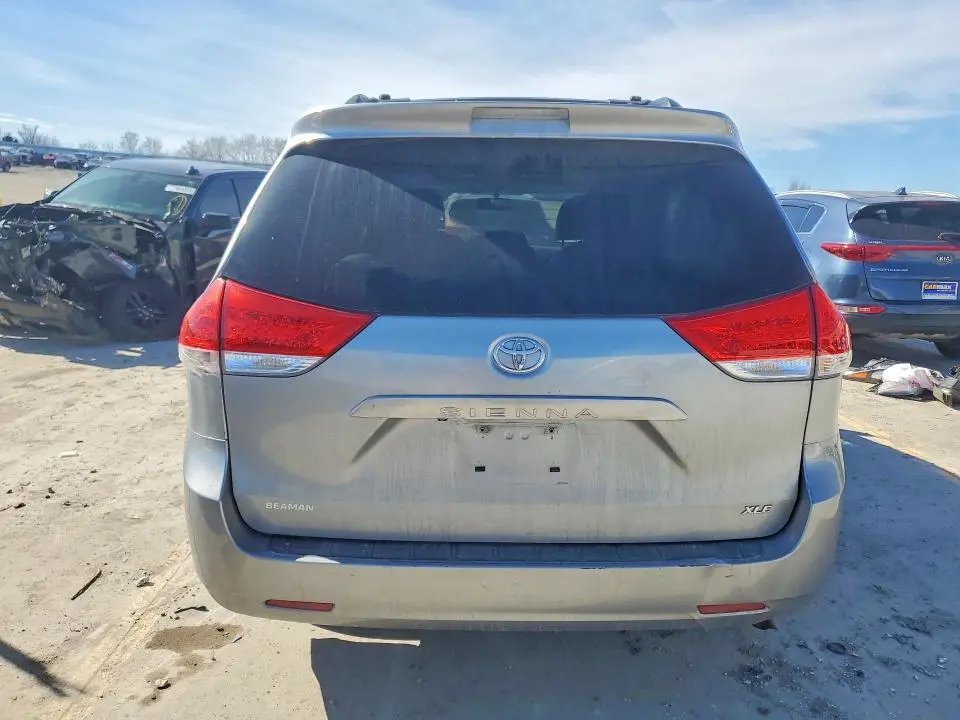 2011 TOYOTA SIENNA XLE  