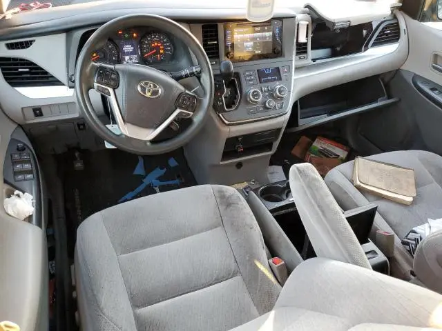 2017 TOYOTA SIENNA LE  