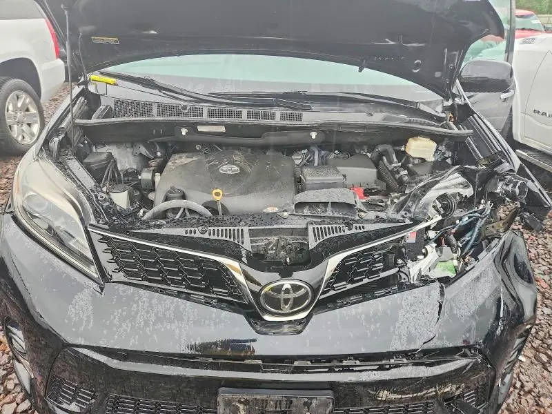 2018 TOYOTA SIENNA SE 8-PASSENGER  
