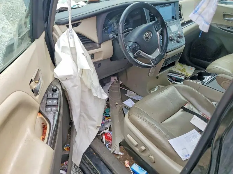2015 TOYOTA SIENNA XLE 8-PASSENGER  