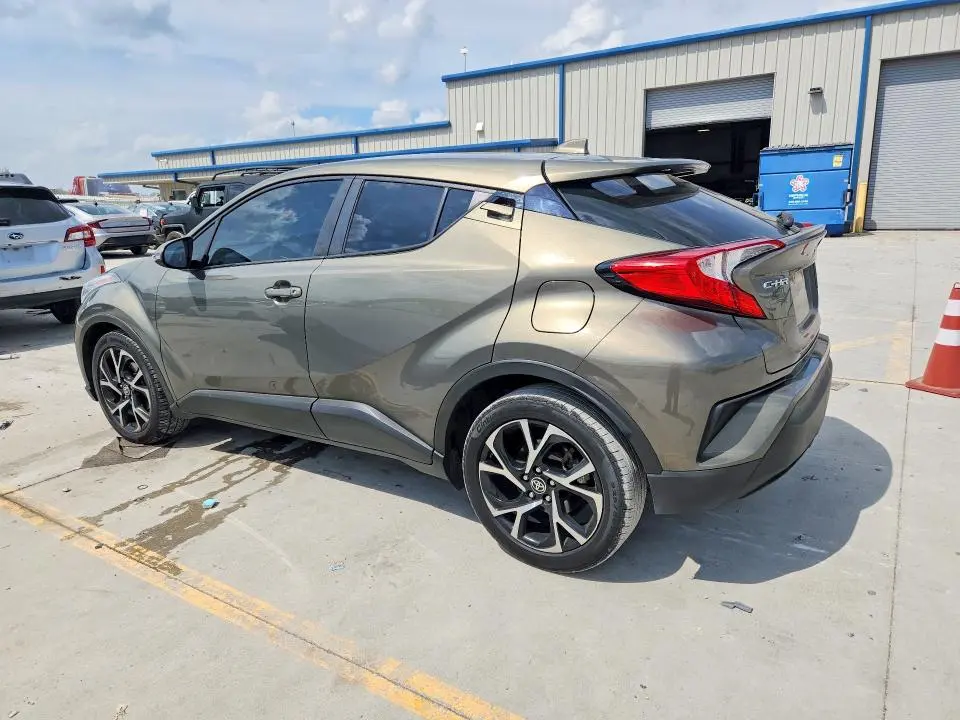 2021 TOYOTA C-HR XLE  