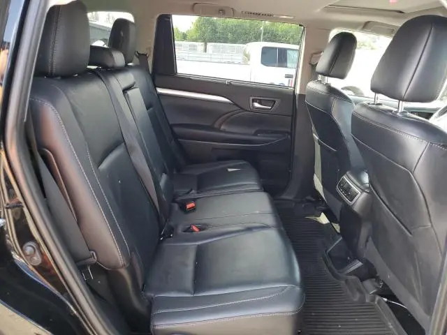 2019 TOYOTA HIGHLANDER SE  