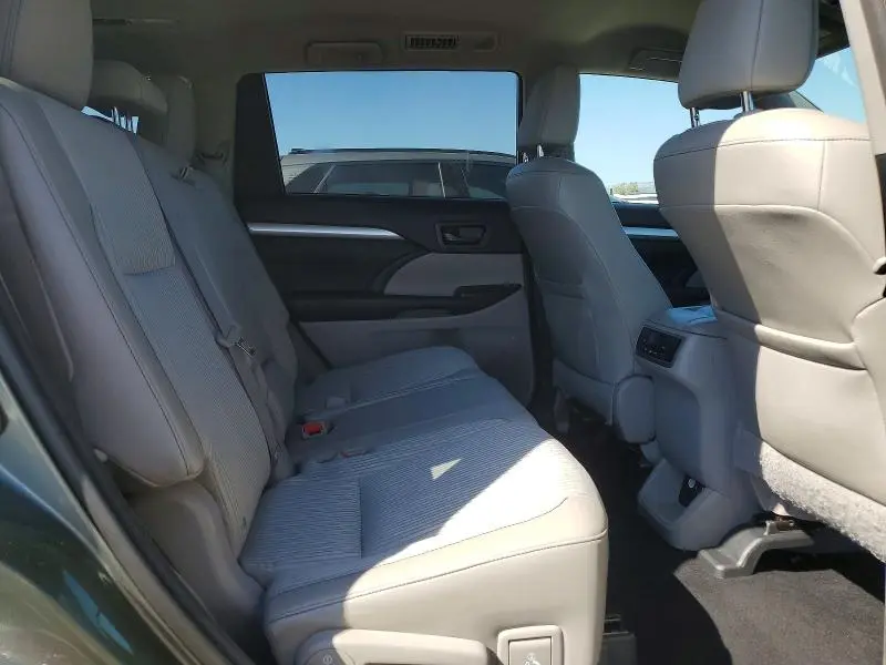 2015 TOYOTA HIGHLANDER LE PLUS  