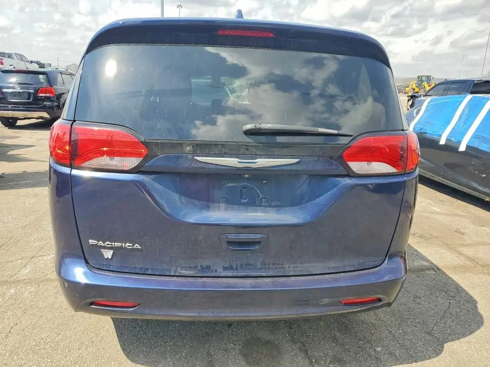2017 CHRYSLER PACIFICA LX  