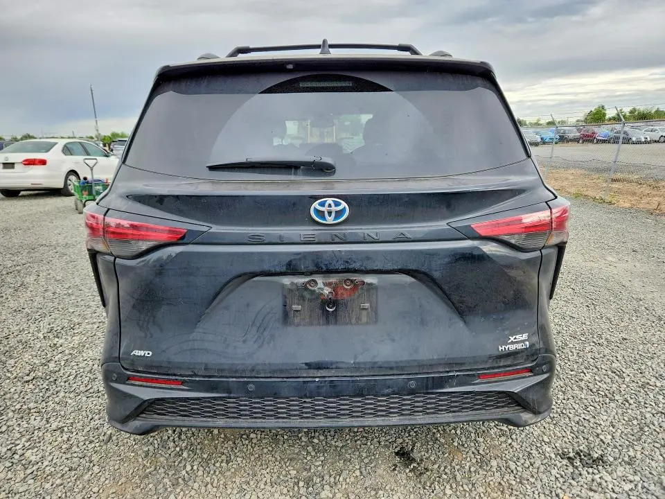 2024 TOYOTA SIENNA XSE  