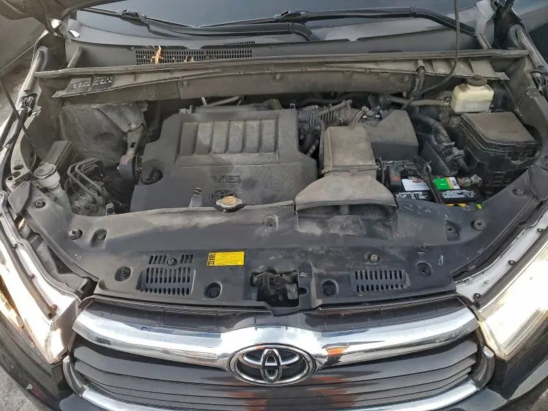 2014 TOYOTA HIGHLANDER LE  