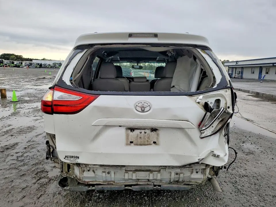 2015 TOYOTA SIENNA XLE 8-PASSENGER  