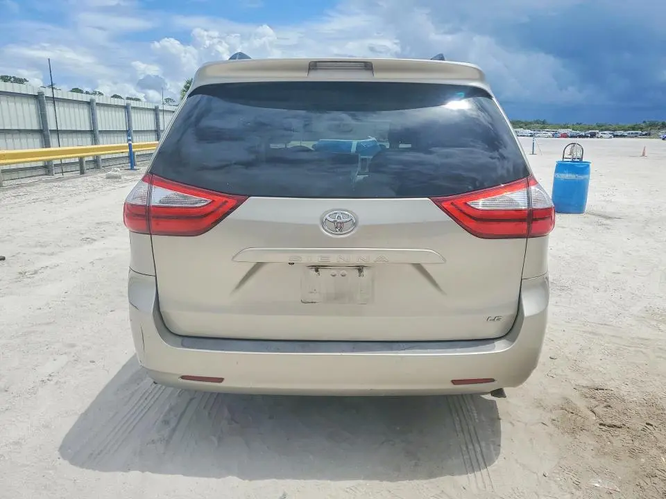 2015 TOYOTA SIENNA LE  