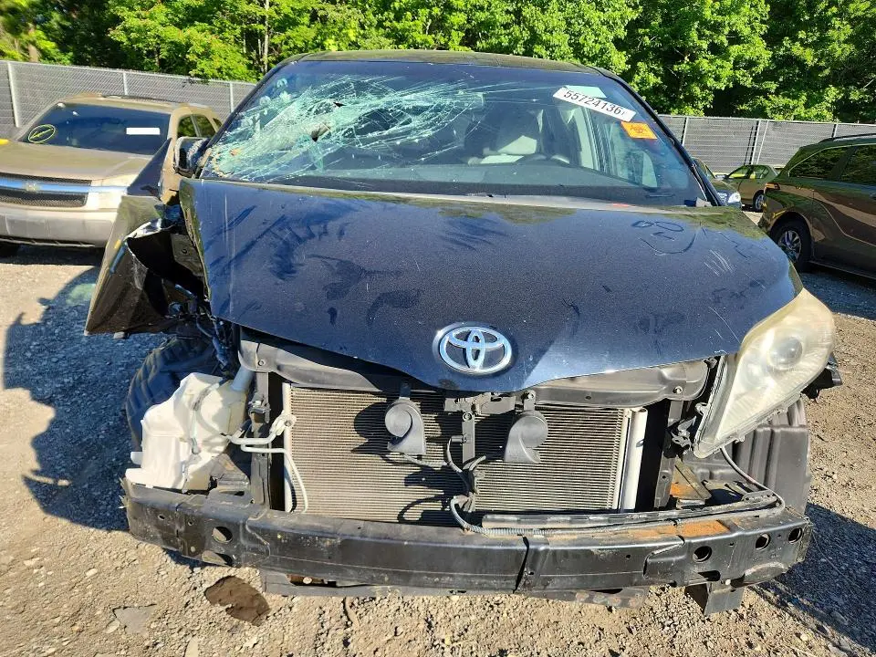 2015 TOYOTA SIENNA LE  