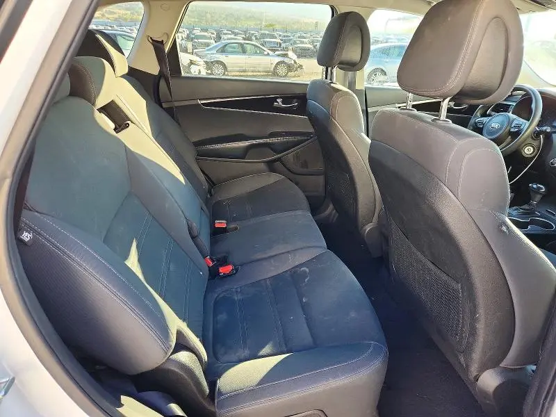 2016 KIA SORENTO LX  