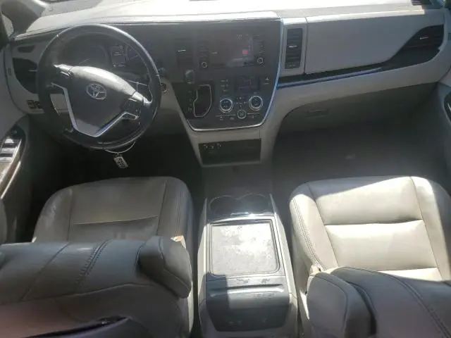 2018 TOYOTA SIENNA XLE