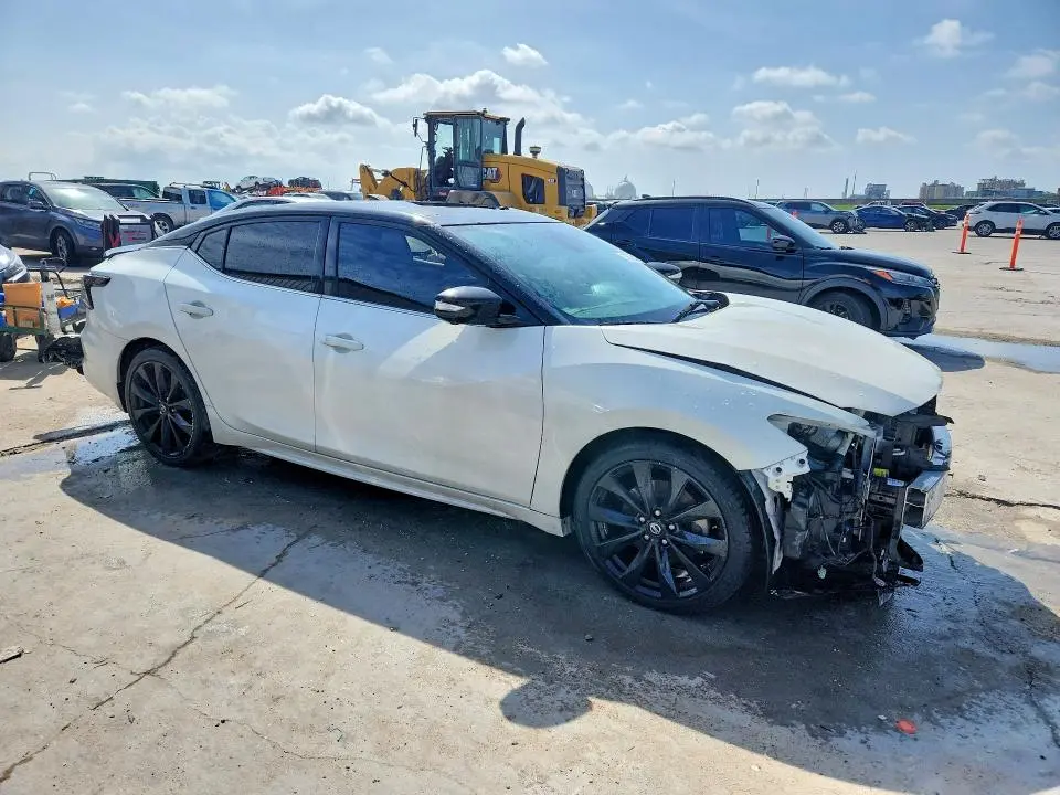 2021 NISSAN MAXIMA SR  