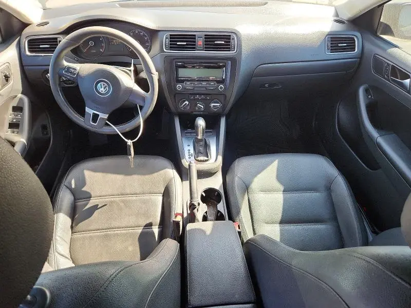 2011 VOLKSWAGEN JETTA SE  