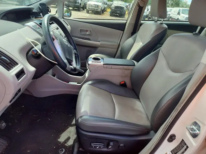 2017 TOYOTA PRIUS V FIVE  