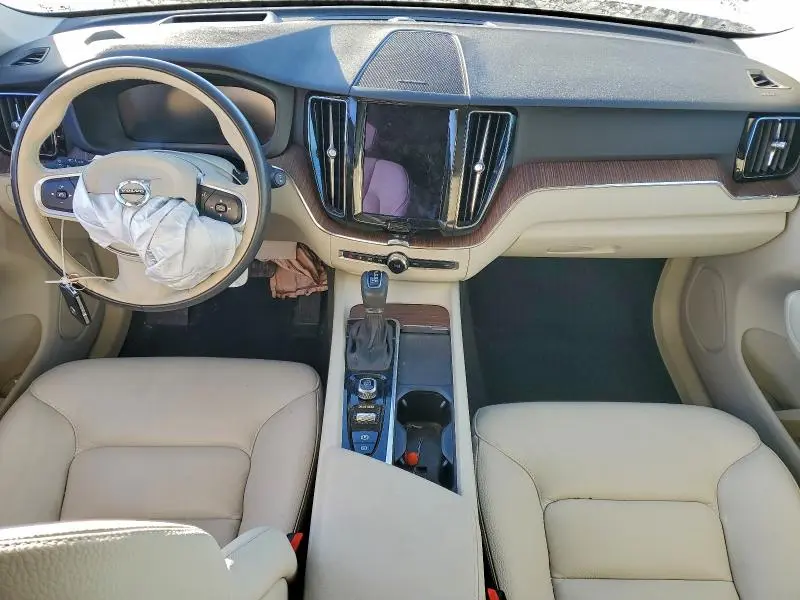 2021 VOLVO XC60 T5 MOMENTUM  
