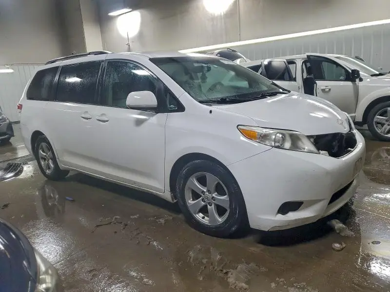2011 TOYOTA SIENNA LE  