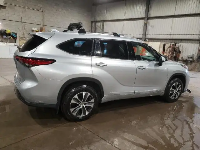 2021 TOYOTA HIGHLANDER XLE  