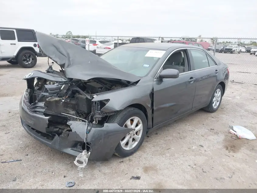 2011 TOYOTA CAMRY LE