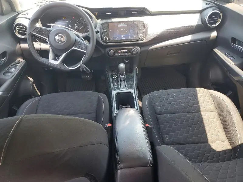 2021 NISSAN KICKS SV  