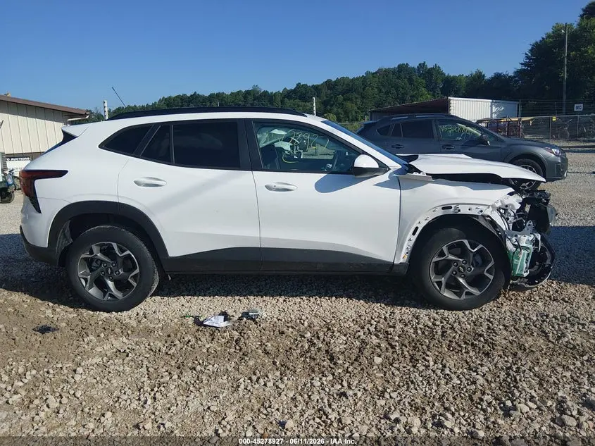 2025 CHEVROLET TRAX FWD LT