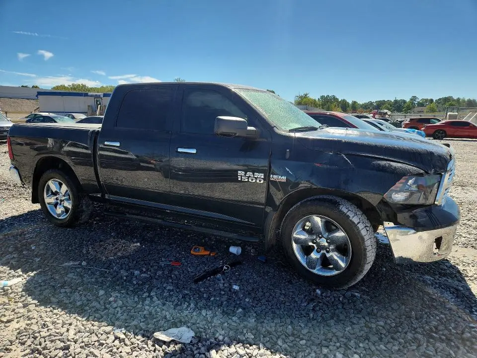 2016 RAM 1500 SLT  