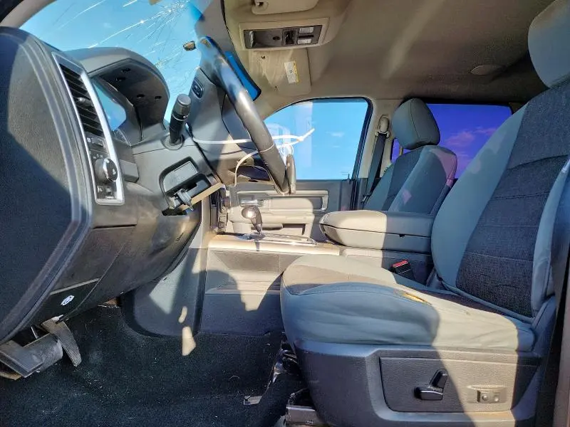2013 RAM 1500 SLT  