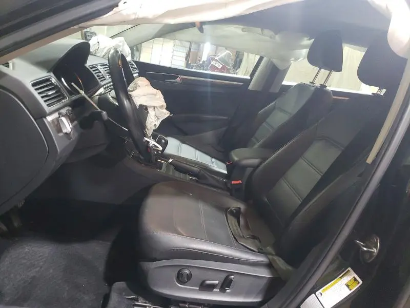 2016 VOLKSWAGEN PASSAT SE  