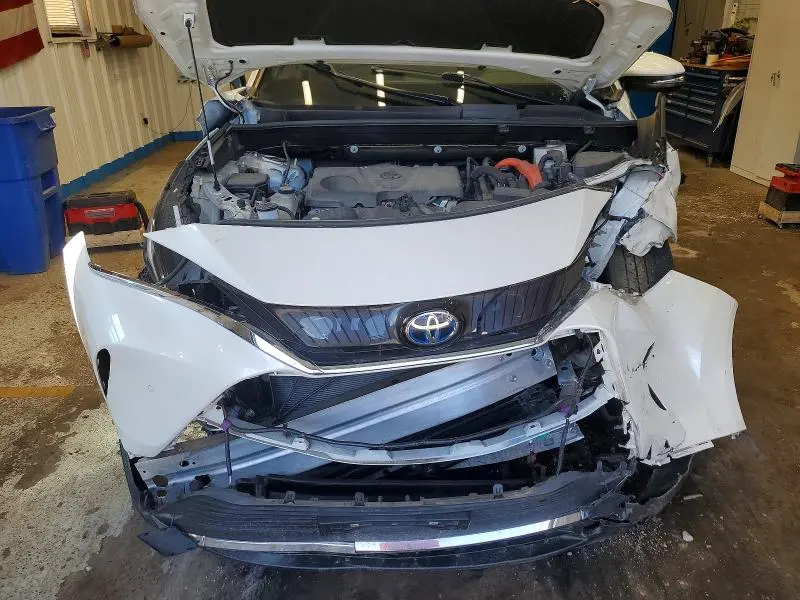 2022 TOYOTA VENZA XLE  
