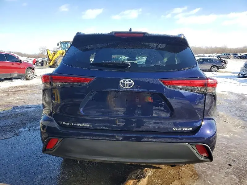 2021 TOYOTA HIGHLANDER XLE  