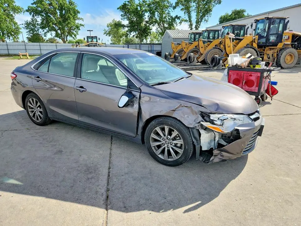 2015 TOYOTA CAMRY XLE  