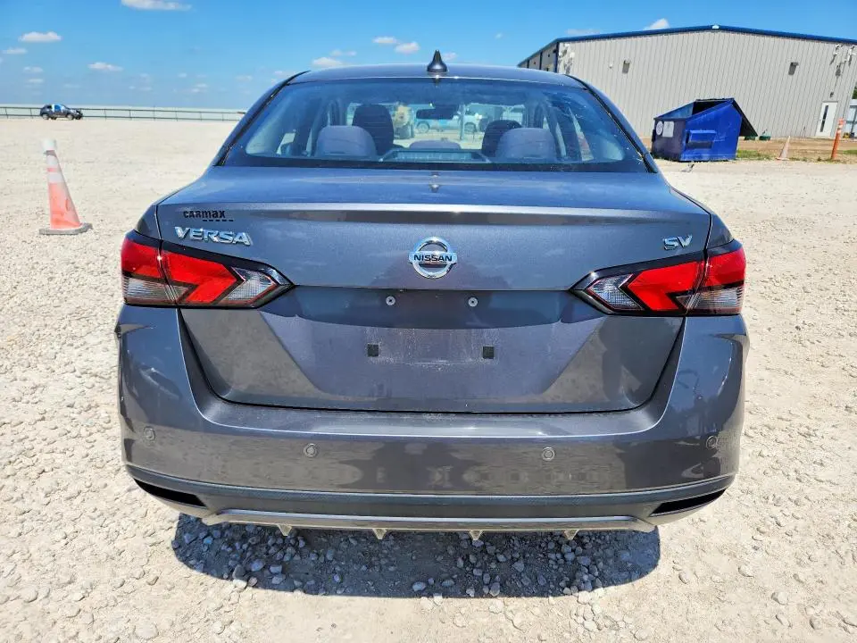 2022 NISSAN VERSA SV  