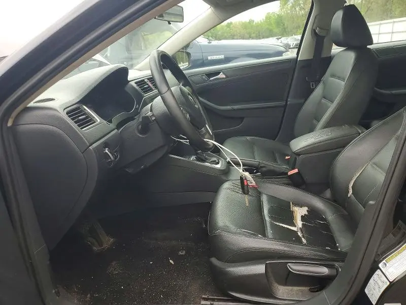 2011 VOLKSWAGEN JETTA SE  