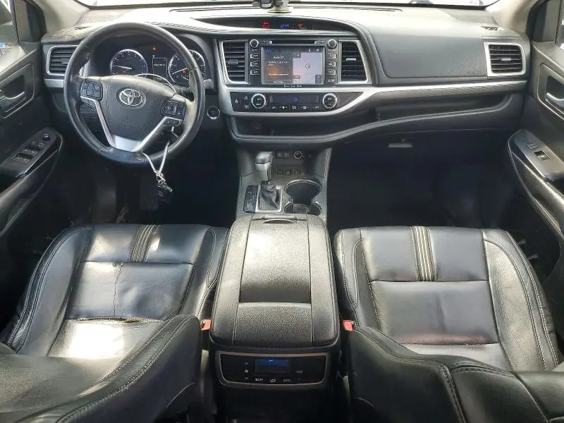 2017 TOYOTA HIGHLANDER SE  