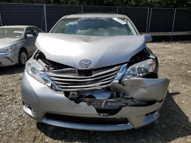 2013 TOYOTA SIENNA XLE  