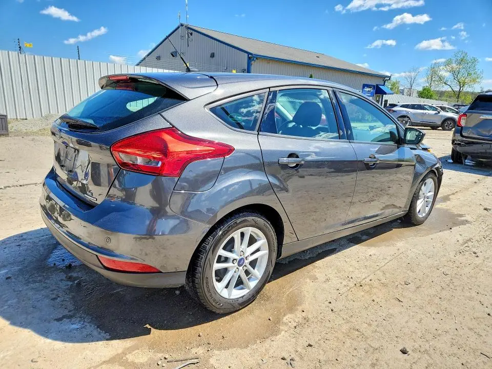 2015 FORD FOCUS SE  