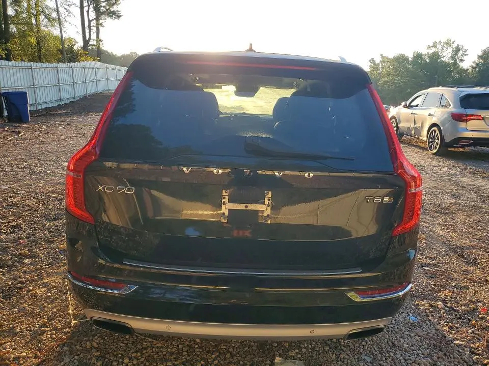 2017 VOLVO XC90 T8  