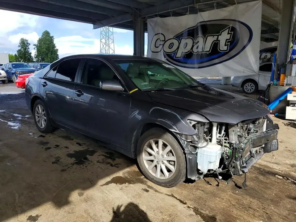 2011 TOYOTA CAMRY XLE  