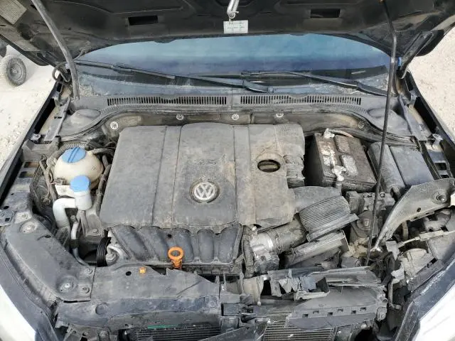 2013 VOLKSWAGEN JETTA SE  