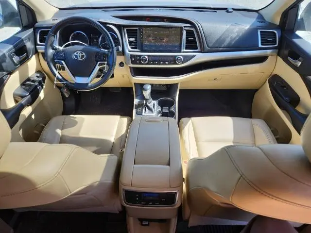 2017 TOYOTA HIGHLANDER SE  