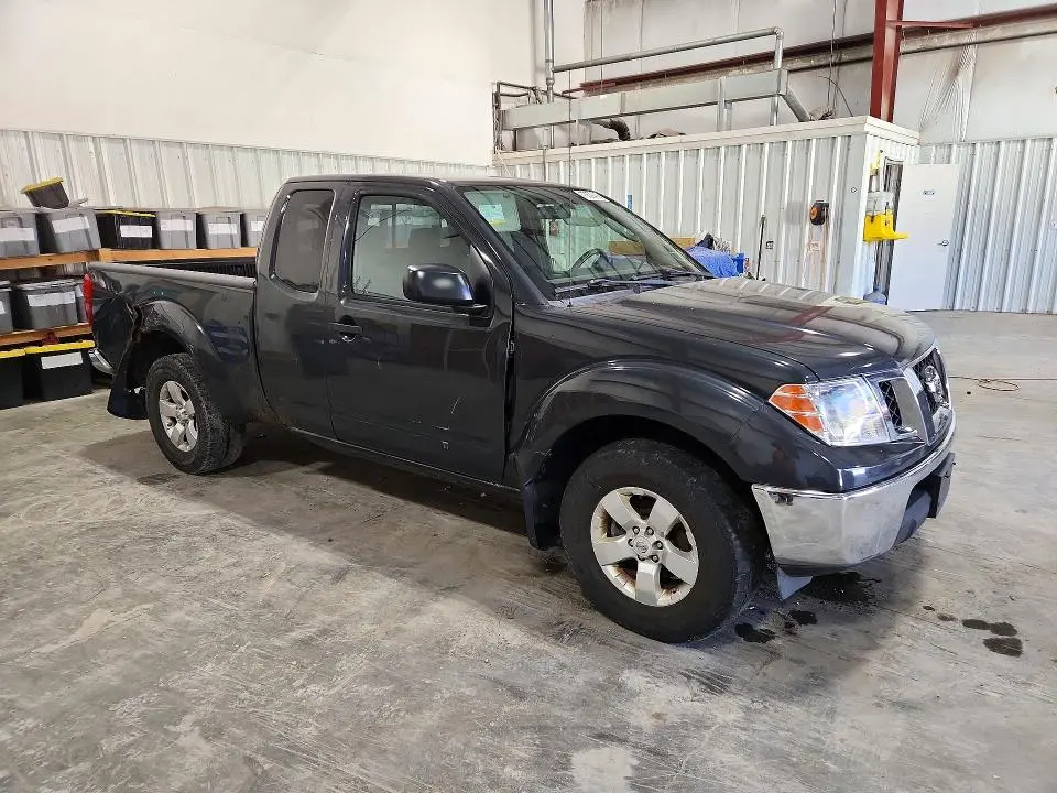 2011 NISSAN FRONTIER SV V6  
