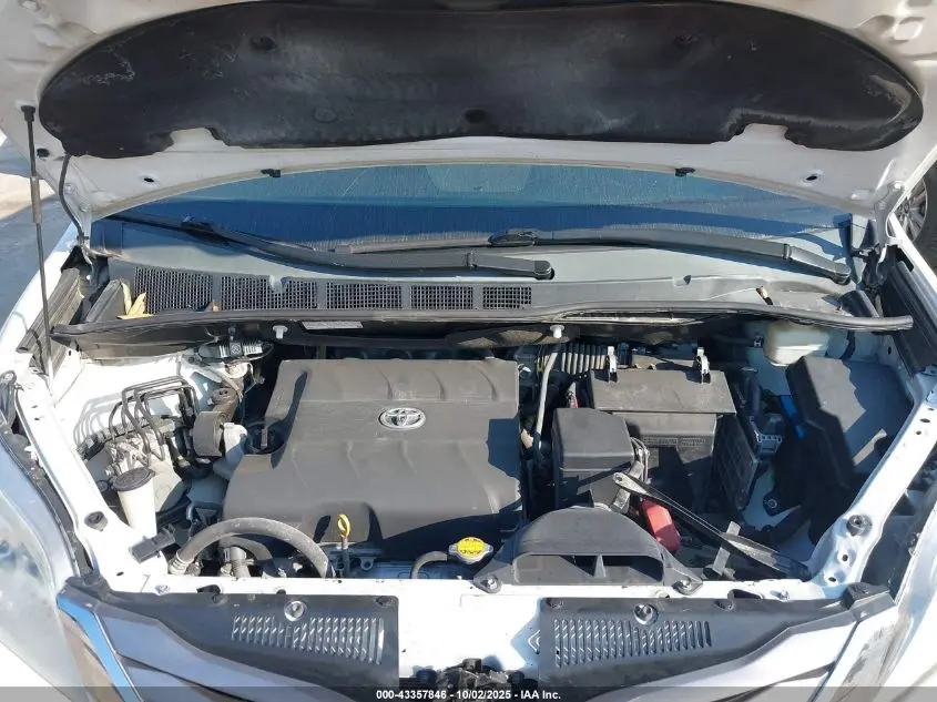 2015 TOYOTA SIENNA XLE PREMIUM 8 PASSENGER