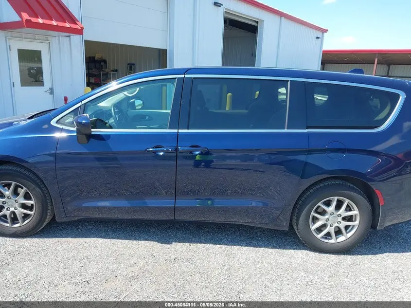 2020 CHRYSLER VOYAGER LX