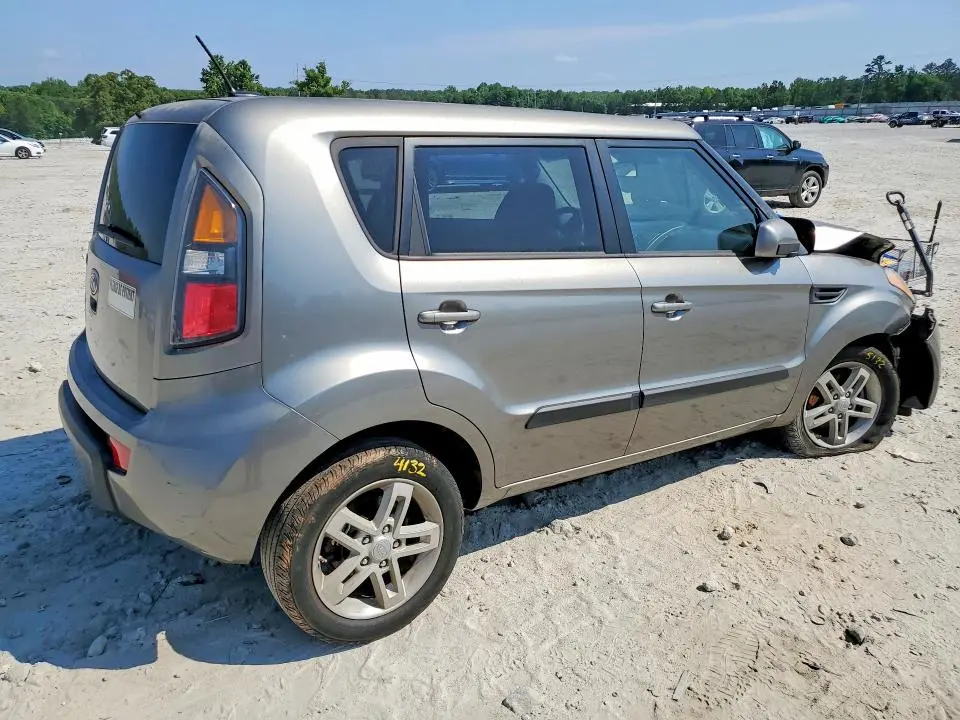 2011 KIA SOUL +  