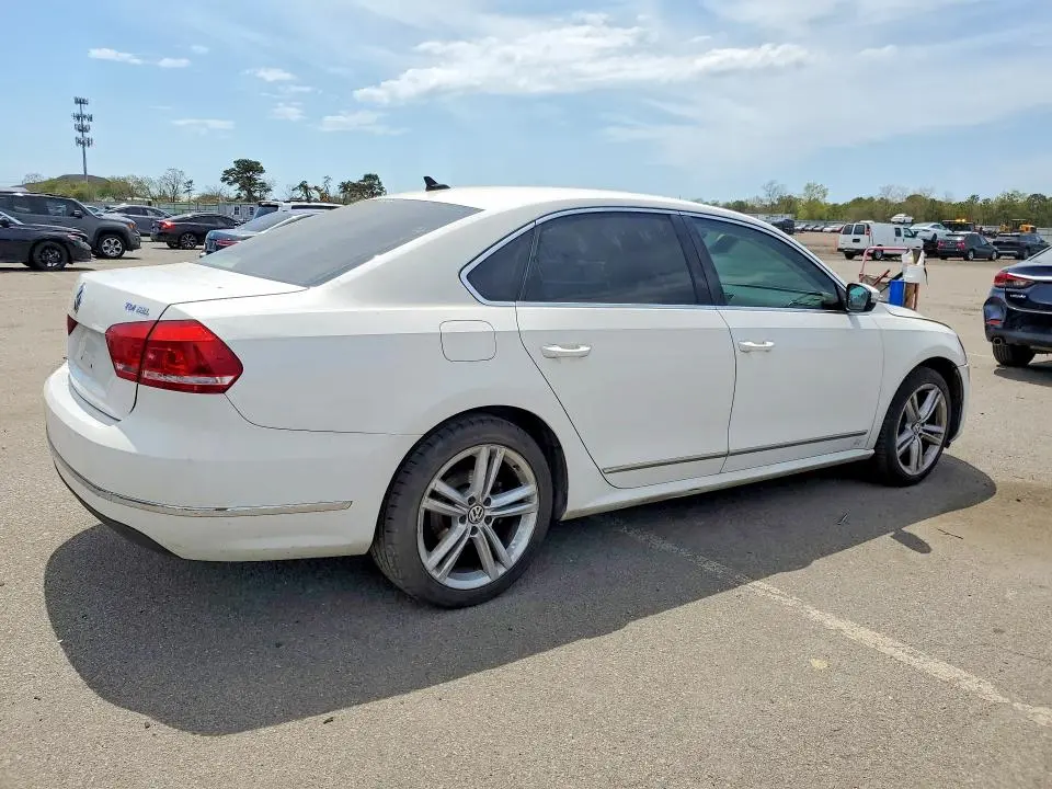 2013 VOLKSWAGEN PASSAT SEL  