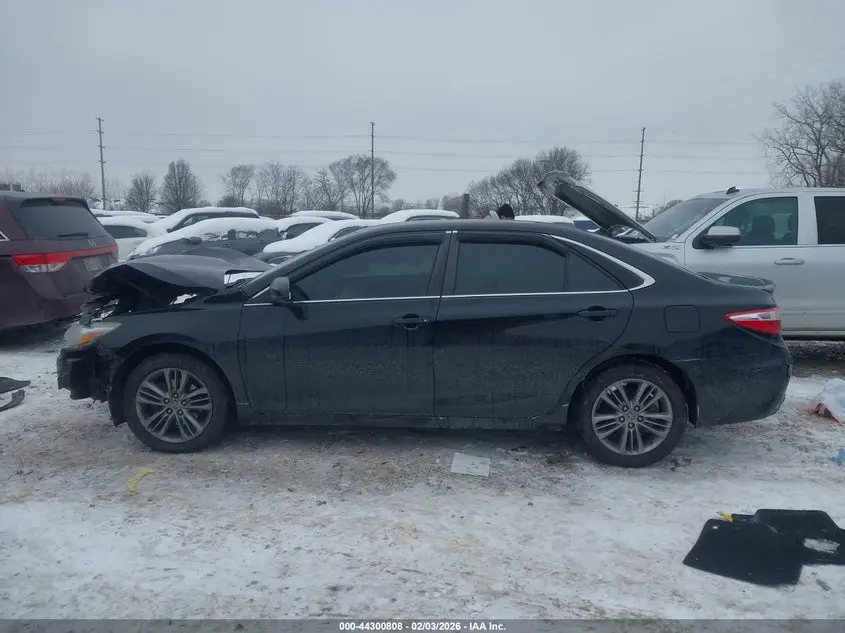 2015 TOYOTA CAMRY SE