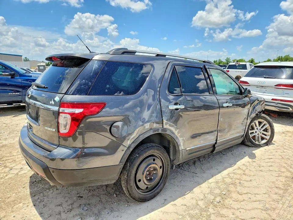 2015 FORD EXPLORER XLT  