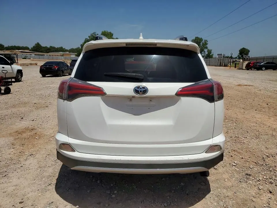 2016 TOYOTA RAV4 XLE  