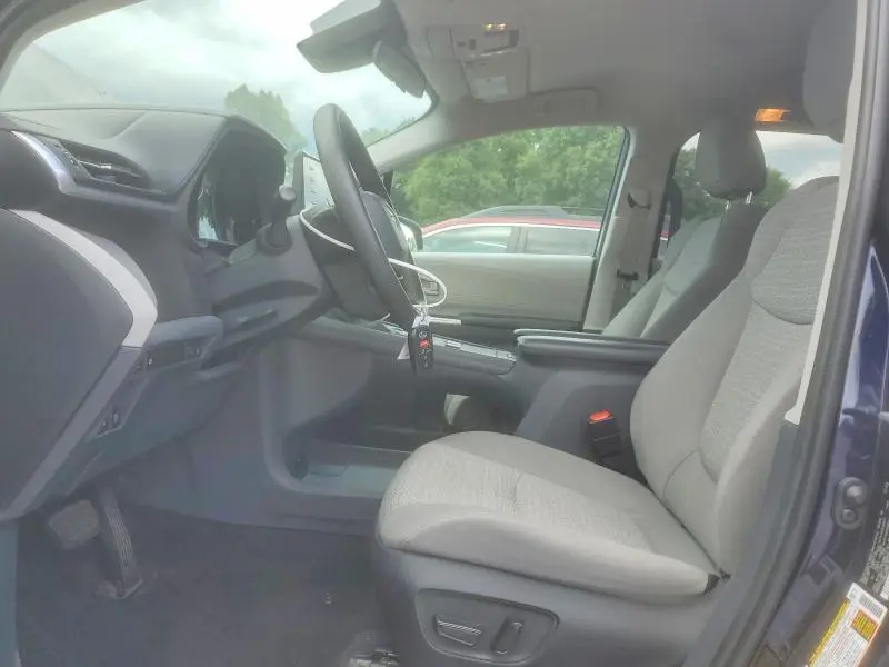 2022 TOYOTA SIENNA LE  