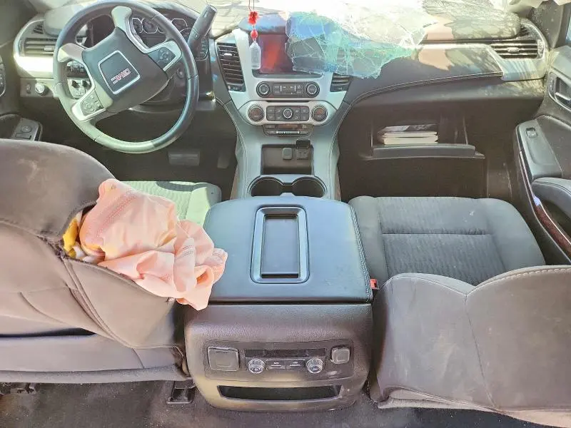 2017 GMC YUKON XL K1500 SLE  